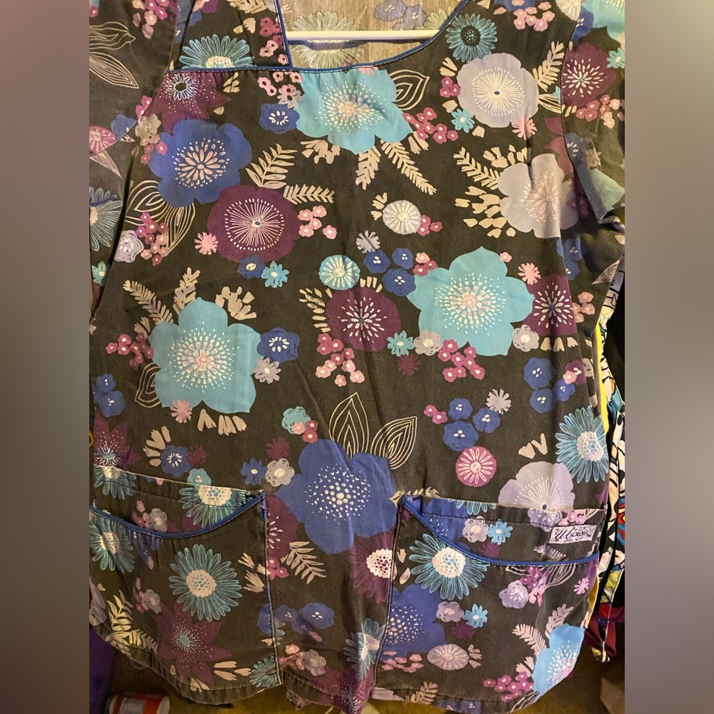 Women’s scrub top